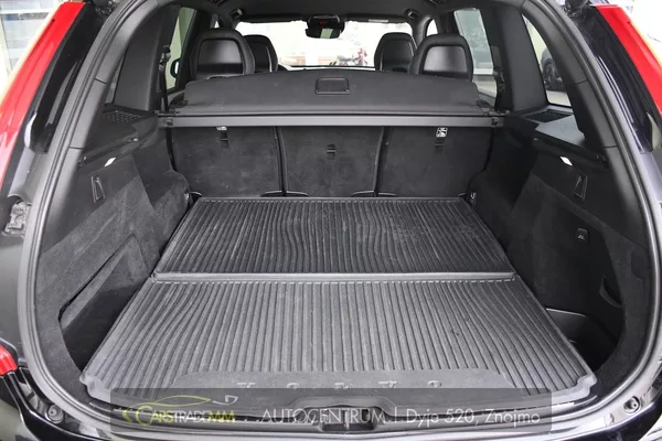 Volvo XC90 D5 AWD MOMENTUM ČR - foto 23