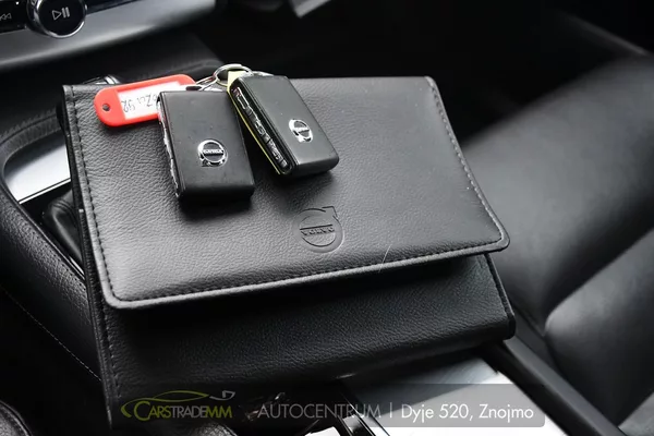 Volvo XC90 D5 AWD MOMENTUM ČR - foto 36