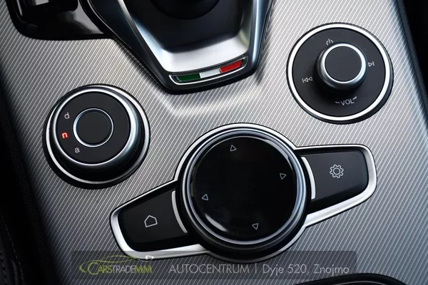 Alfa Romeo Stelvio 2,2 D 16V 210k Veloce AT8-Q4 - foto 34