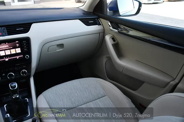 Škoda Octavia 1,6TDi STYLE - foto 23