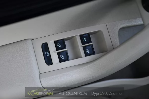 Škoda Octavia 1,6TDi STYLE - foto 27