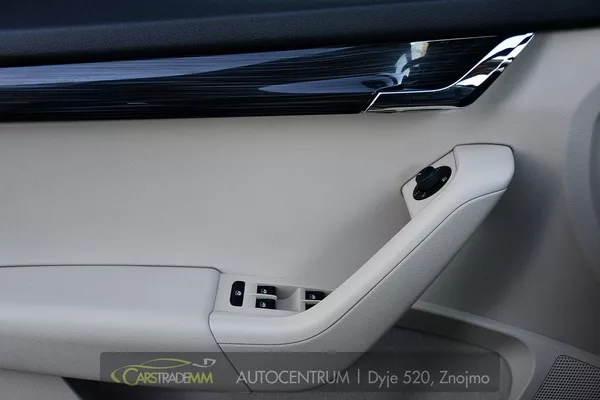 Škoda Octavia 1,6TDi STYLE - foto 30