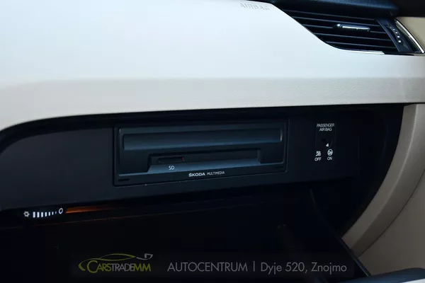 Škoda Octavia 1,6TDi STYLE - foto 38