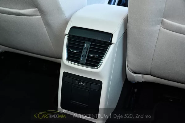 Škoda Octavia 1,6TDi STYLE - foto 47