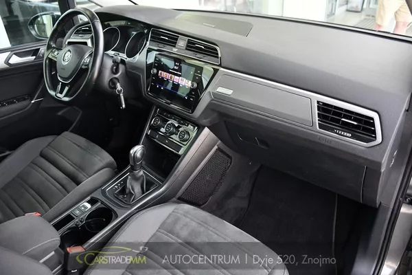 Volkswagen Touran 2.0TDi DSG TAŽNÉ 2xKOLA - foto 16