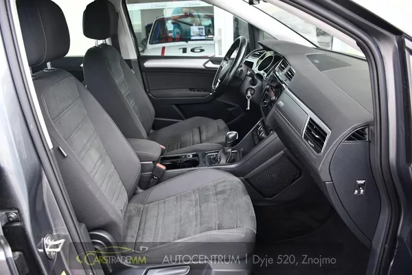 Volkswagen Touran 2.0TDi DSG TAŽNÉ 2xKOLA - foto 17
