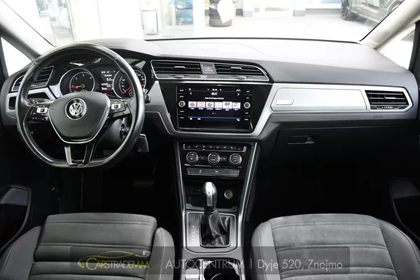 Volkswagen Touran 2.0TDi DSG TAŽNÉ 2xKOLA - foto 22