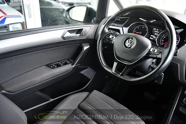 Volkswagen Touran 2.0TDi DSG TAŽNÉ 2xKOLA - foto 23