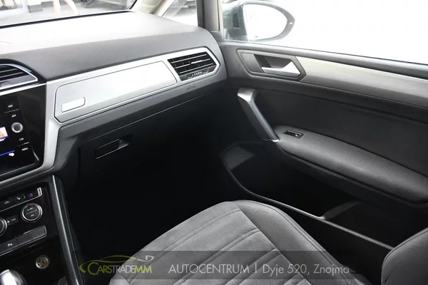 Volkswagen Touran 2.0TDi DSG TAŽNÉ 2xKOLA - foto 25