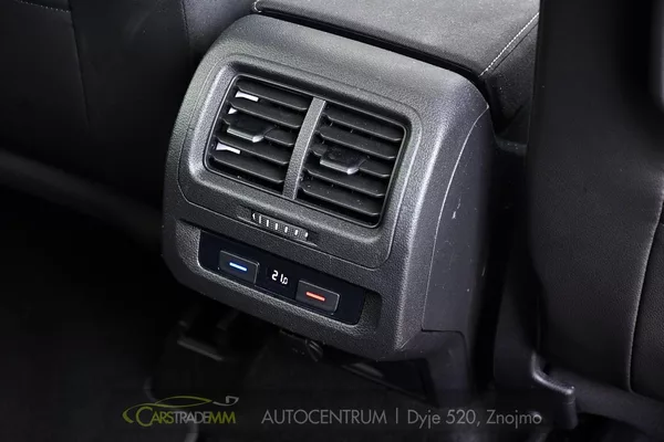 Volkswagen Touran 2.0TDi DSG TAŽNÉ 2xKOLA - foto 26