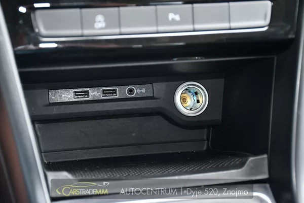 Volkswagen Touran 2.0TDi DSG TAŽNÉ 2xKOLA - foto 34