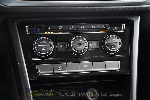 Volkswagen Touran 2.0TDi DSG TAŽNÉ 2xKOLA - foto 35