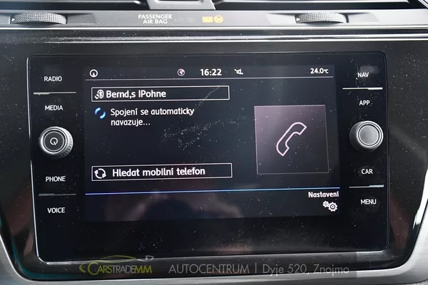 Volkswagen Touran 2.0TDi DSG TAŽNÉ 2xKOLA - foto 39