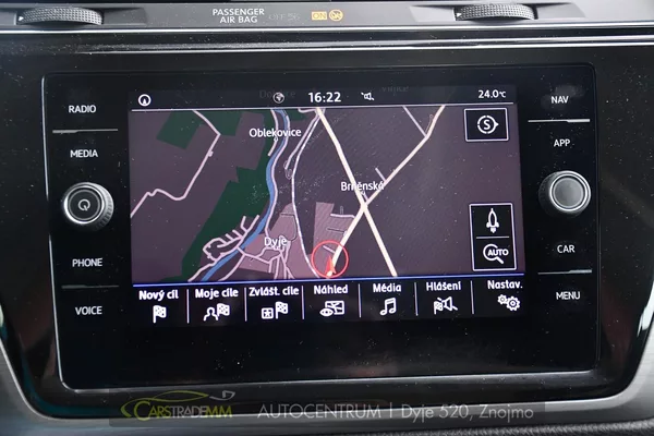 Volkswagen Touran 2.0TDi DSG TAŽNÉ 2xKOLA - foto 40
