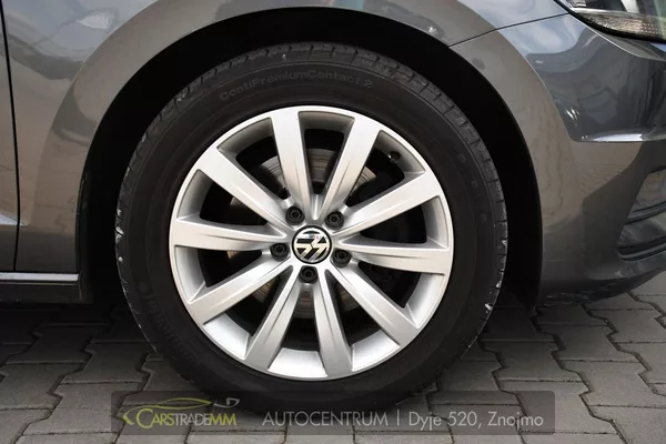 Volkswagen Touran 2.0TDi DSG TAŽNÉ 2xKOLA - foto 47