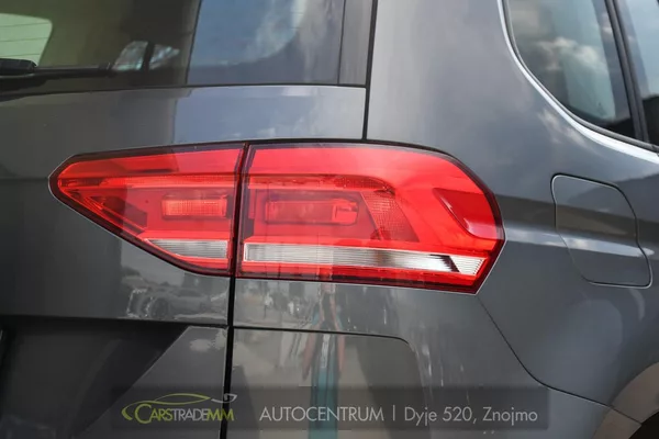 Volkswagen Touran 2.0TDi DSG TAŽNÉ 2xKOLA - foto 52