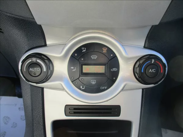 Ford Fiesta 1,2 i, aut.klima, serv.kniha, - foto 17