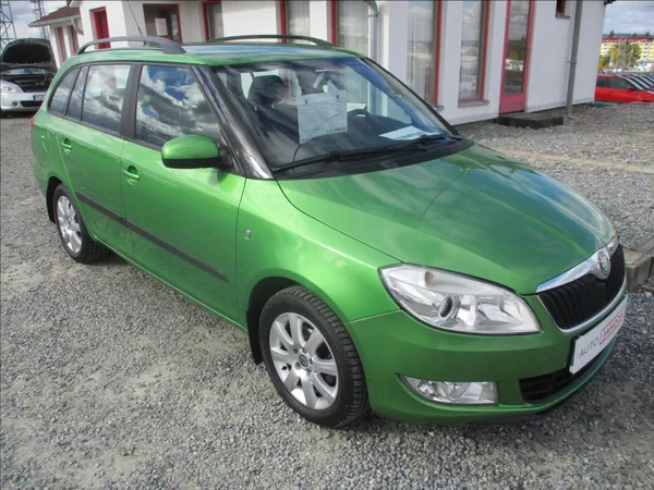 Škoda Fabia 1,2 TSI, klima, servis, tažné,