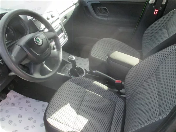 Škoda Fabia 1,2 TSI, klima, servis, tažné, - foto 18