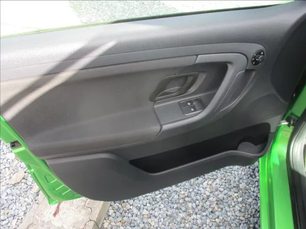 Škoda Fabia 1,2 TSI, klima, servis, tažné, - foto 19