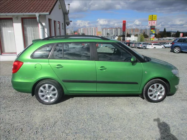 Škoda Fabia 1,2 TSI, klima, servis, tažné, - foto 4