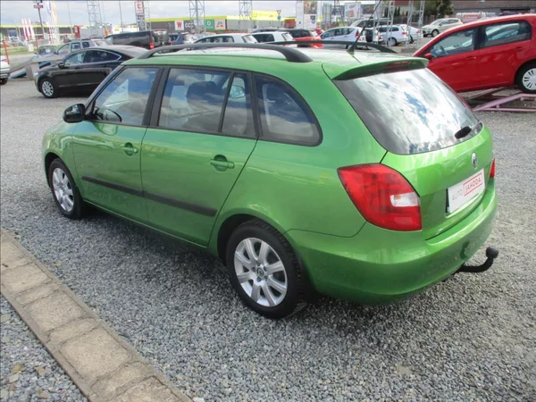 Škoda Fabia 1,2 TSI, klima, servis, tažné, - foto 7