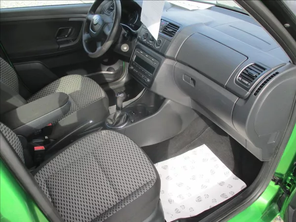 Škoda Fabia 1,2 TSI, klima, servis, tažné, - foto 9