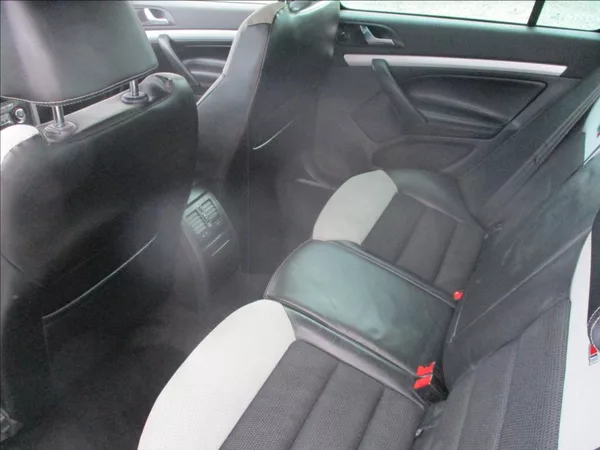 Škoda Octavia 2,0 TDI RS, aut.klima,tažné, - foto 15