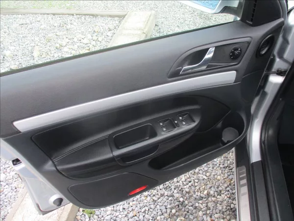 Škoda Octavia 2,0 TDI RS, aut.klima,tažné, - foto 19
