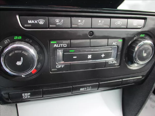 Škoda Octavia 2,0 TDI RS, aut.klima,tažné, - foto 28