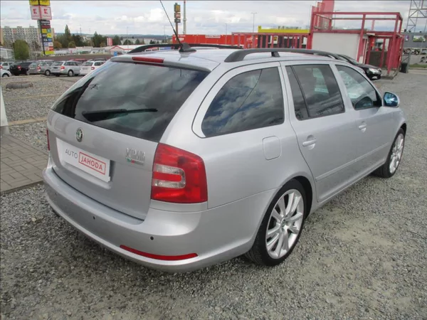 Škoda Octavia 2,0 TDI RS, aut.klima,tažné, - foto 5