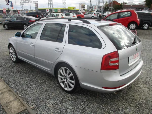 Škoda Octavia 2,0 TDI RS, aut.klima,tažné, - foto 7
