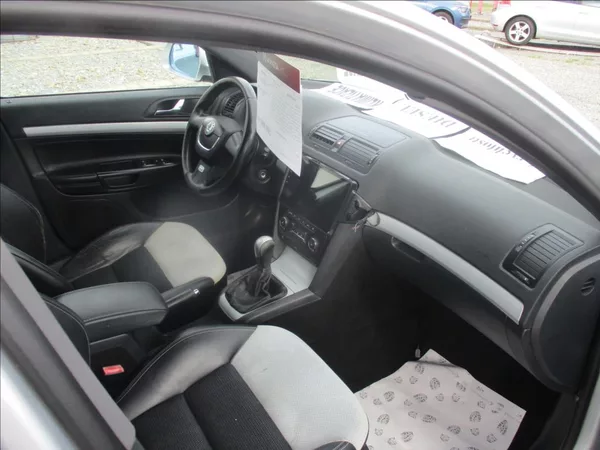 Škoda Octavia 2,0 TDI RS, aut.klima,tažné, - foto 9
