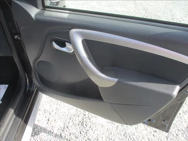 Dacia Duster 1,5 DCi, klima,serviska,tažné, - foto 10