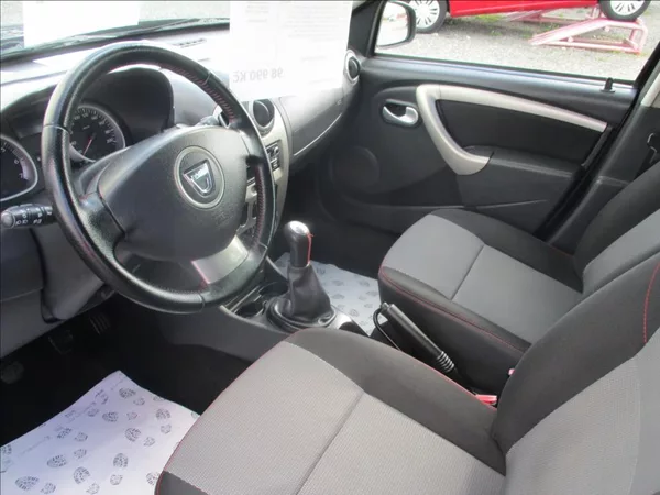 Dacia Duster 1,5 DCi, klima,serviska,tažné, - foto 18