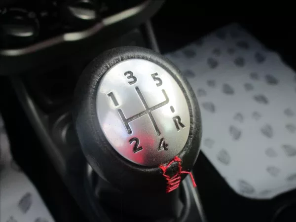 Dacia Duster 1,5 DCi, klima,serviska,tažné, - foto 24