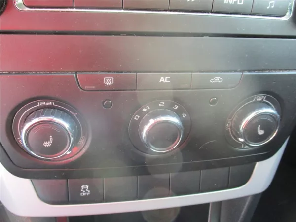 Škoda Yeti 1,2 TSI, klima,serv. historie, - foto 11