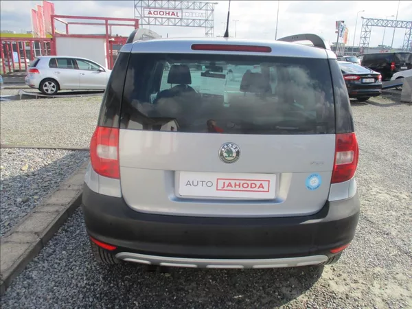 Škoda Yeti 1,2 TSI, klima,serv. historie, - foto 6