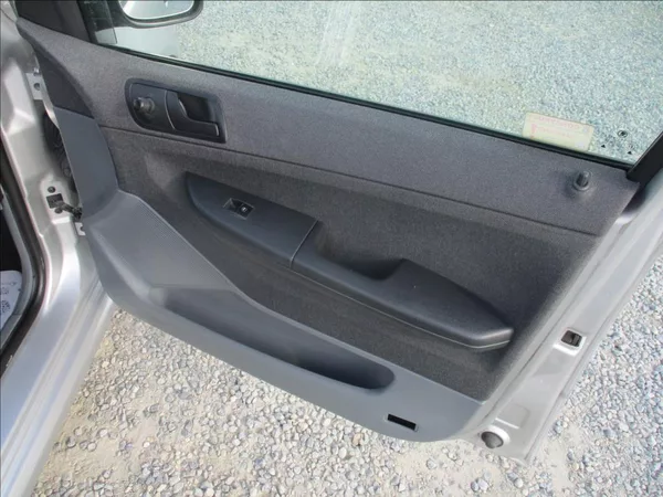 Škoda Fabia 1,2 i, 47kW,74 786km,1.maj,CZ, - foto 10