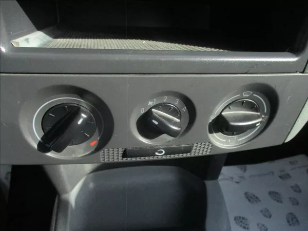 Škoda Fabia 1,2 i, 47kW,74 786km,1.maj,CZ, - foto 21