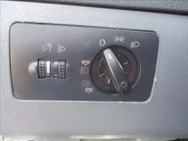 Škoda Fabia 1,2 i, 47kW,74 786km,1.maj,CZ, - foto 22