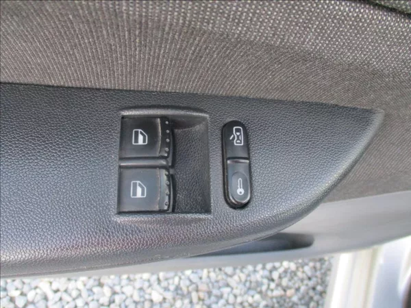 Škoda Fabia 1,2 i, 47kW,74 786km,1.maj,CZ, - foto 23