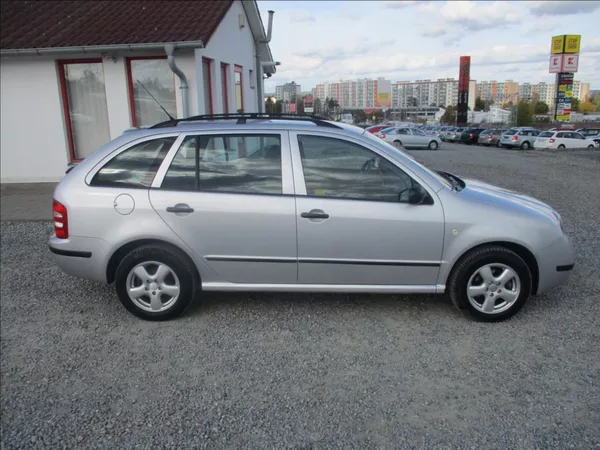 Škoda Fabia 1,2 i, 47kW,74 786km,1.maj,CZ, - foto 4