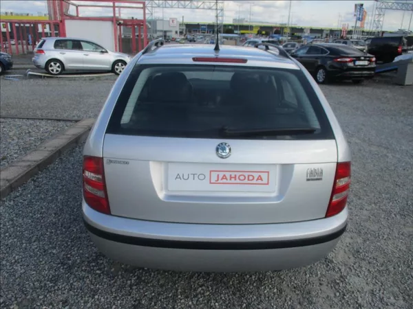 Škoda Fabia 1,2 i, 47kW,74 786km,1.maj,CZ, - foto 6