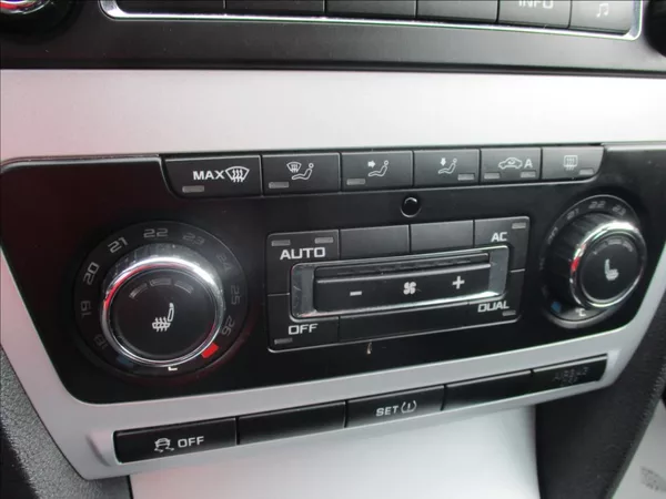 Škoda Octavia 1,4 TSI, digiklima, servis, - foto 21
