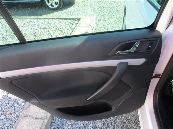 Škoda Octavia 1,4 TSi, Navi,aut.klima,servis - foto 14