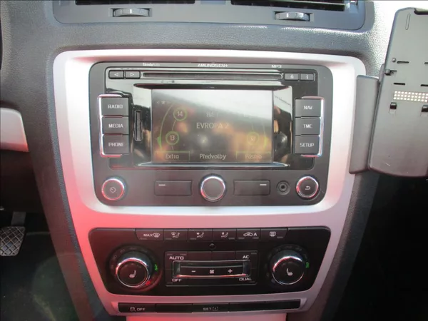 Škoda Octavia 1,4 TSi, Navi,aut.klima,servis - foto 18