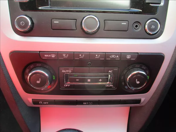 Škoda Octavia 1,4 TSi, Navi,aut.klima,servis - foto 21