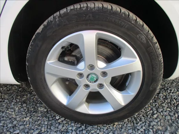Škoda Octavia 1,4 TSi, Navi,aut.klima,servis - foto 32