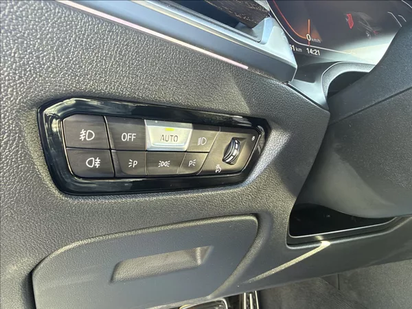 BMW Řada 3 2,0 330i, M-sport,X-drive,CZ, - foto 22